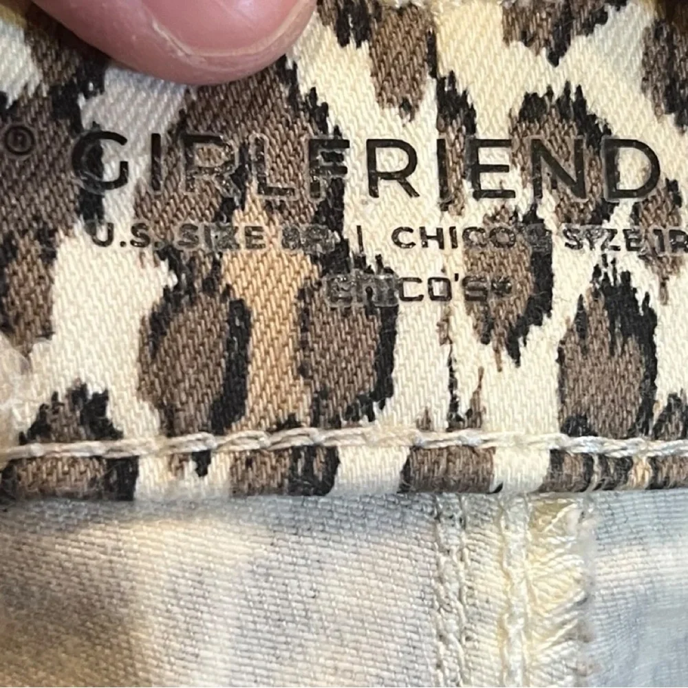 Chico's Leopard Print Jeans So Slimming Girlfriend Slim Leg Ankle, Women’s 8 - Picture 4 of 7